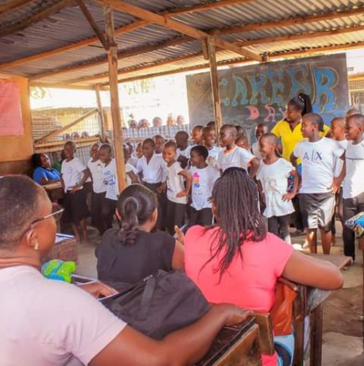 Image of volunteers supporting Kenyan children"